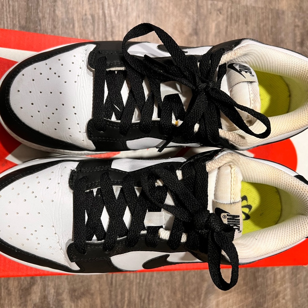 Womens Nike Dunk Low- Pandas. Size 7.5 Preowned great condition